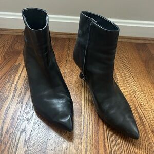 Nordstrom Women's Black Pointed Toe Ankle Boots - Sleek Zip Closure 10